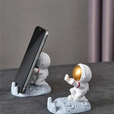 Office Desk Decoration Nordic Style Astronauts Mobile Phone Stand Holder Ornaments Resin Spaceman Bracket Toys Gift