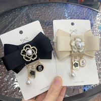 Korean Fashion Fabric Art Bow Tie Pearl Camellia Flower Brooches for Women Suit Sweater Badge Wedding Party Corsage Brooch Pins